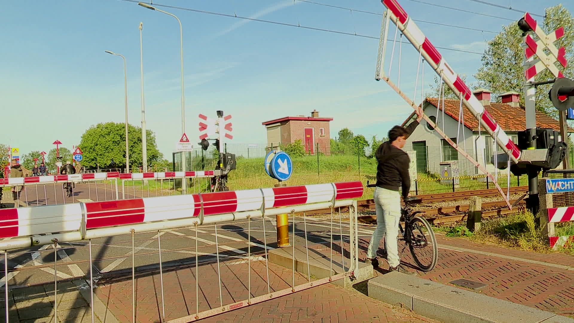 Omrijden of oversteken bij spoorbomen die niet meer omhoog gaan: 'Ik word er knettergek van'