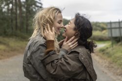 KILLING EVE, from left: Jodie Comer, Sandra Oh, Hello, Losers', (Season 4, ep. 408, aired Apr. 11, 2022). photo: David Emery / ©BBC-America / Courtesy Everett Collection