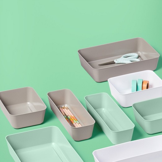 plastic organizer trays of various sizes