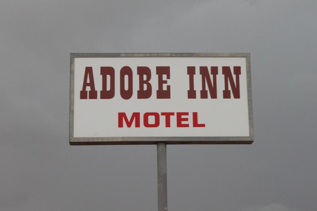 Sertifikatas, apdovanojimas, ženklas ar kitas apgyvendinimo įstaigoje Adobe Inn Motel matomas dokumentas