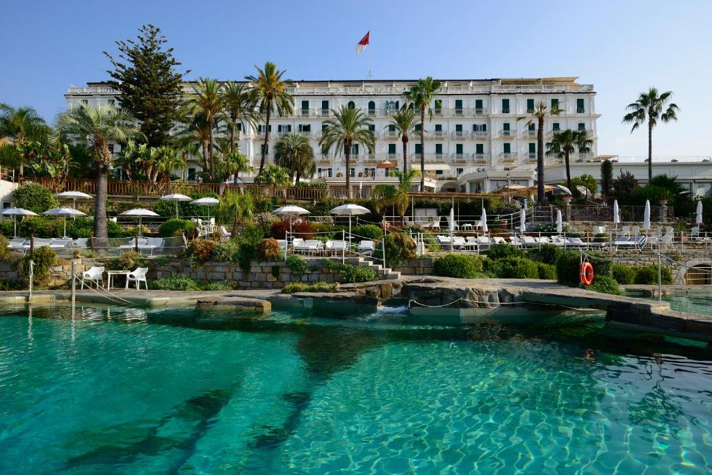 Kolam renang di atau dekat dengan Royal Hotel Sanremo