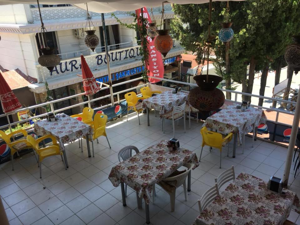 Restoran ili drugo mesto za obedovanje u objektu ZÜMRÜT PANSİYON Side