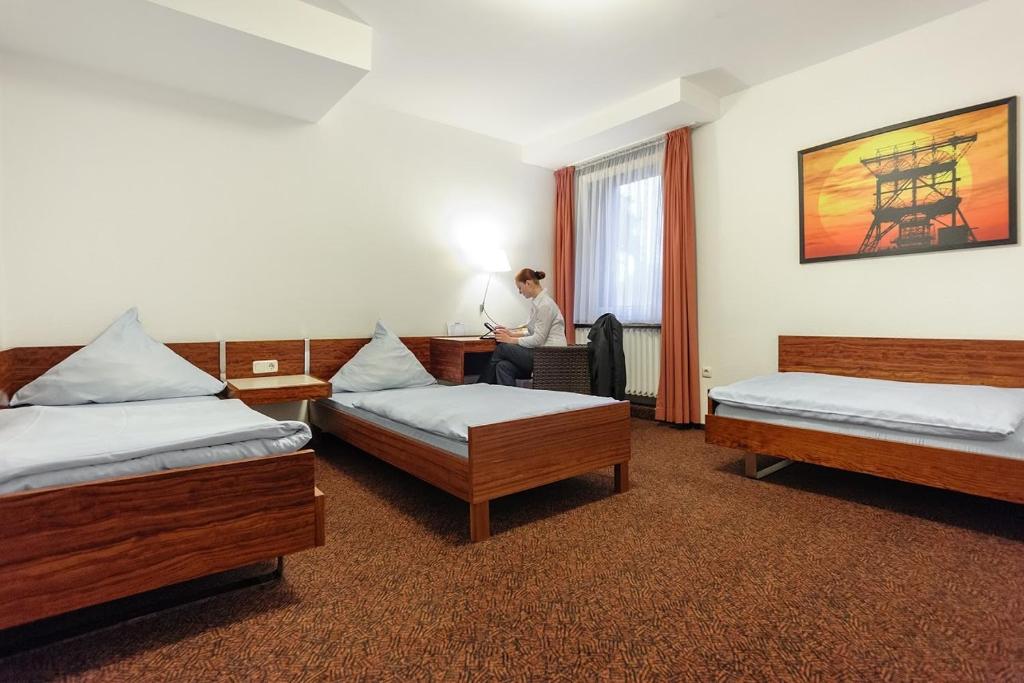 Una cama o camas en una habitación de Hotel Böll Essen