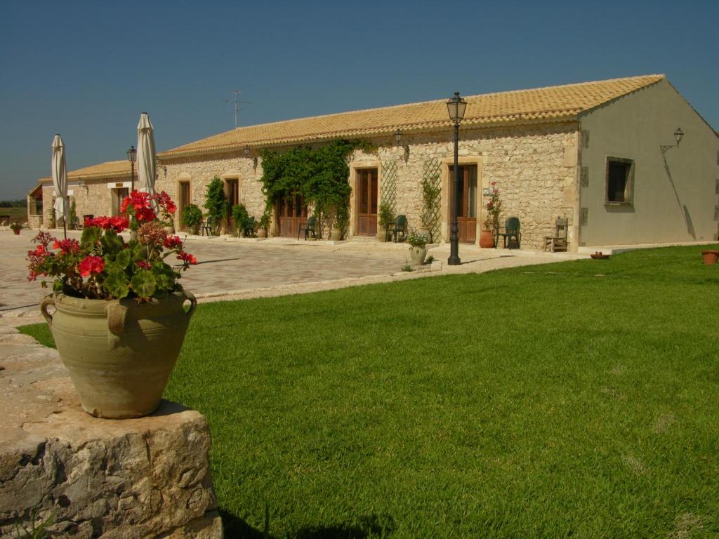 Aed väljaspool majutusasutust Agriturismo Masseria sul Mare