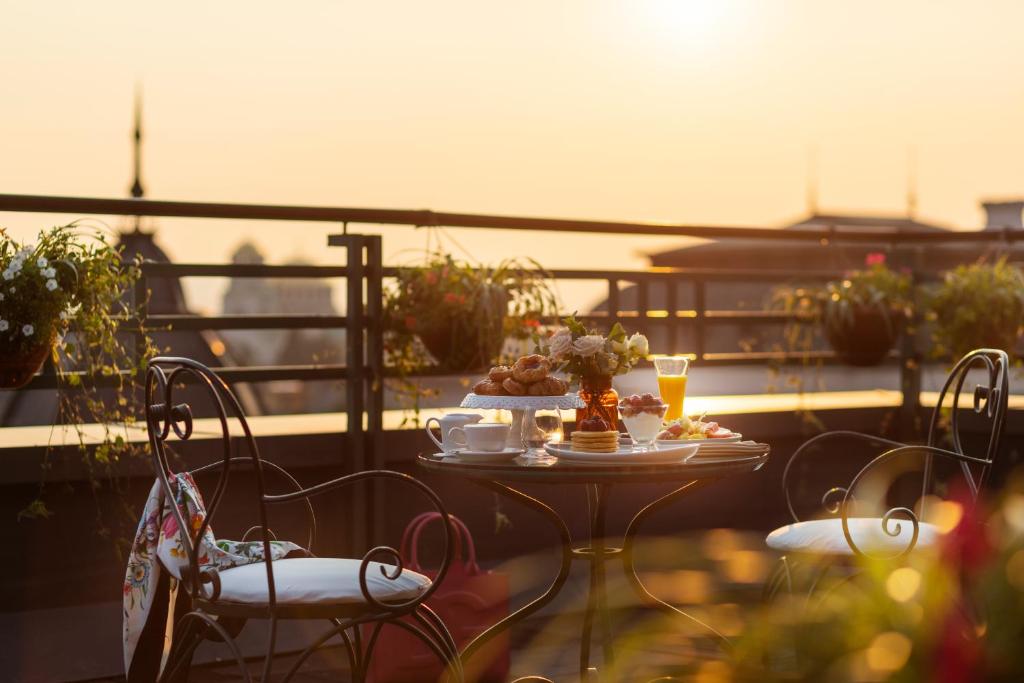 Rõdu või terrass majutusasutuses Grand Hotel Sofia