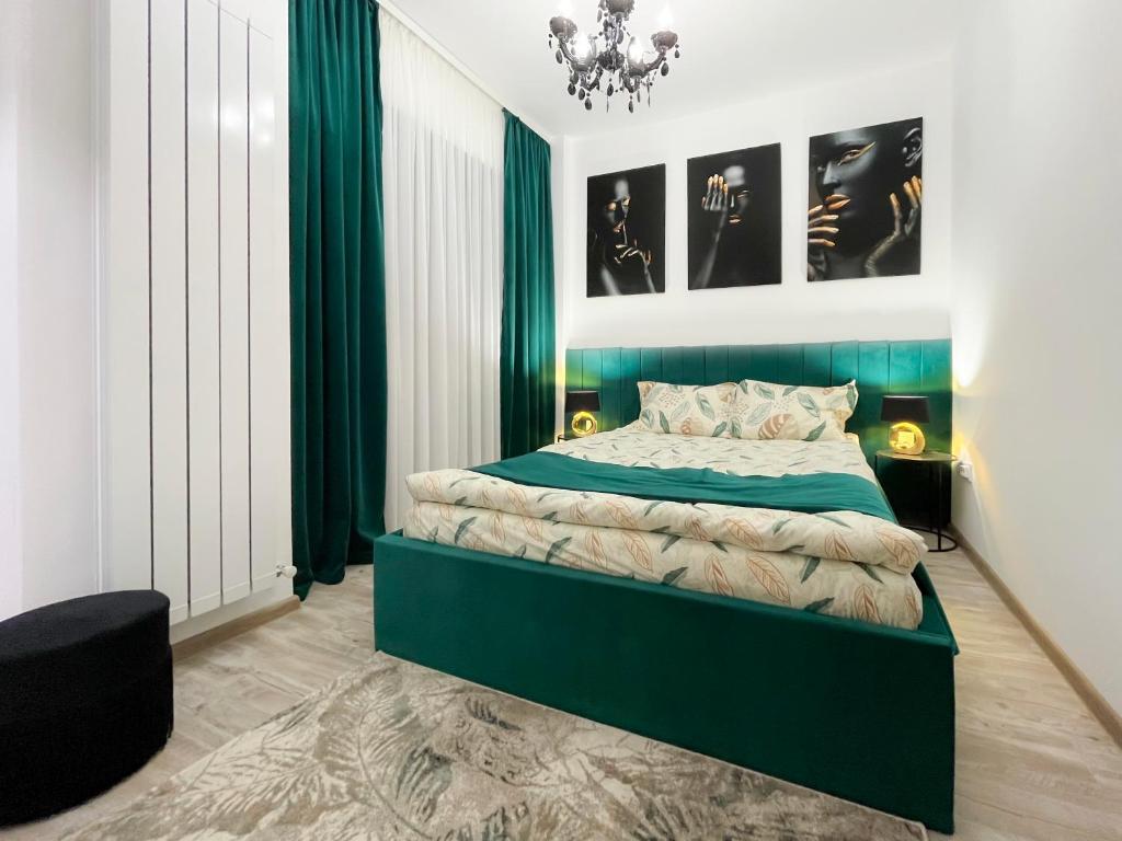 Una cama o camas en una habitación de Unique Hotel Apartments Iasi