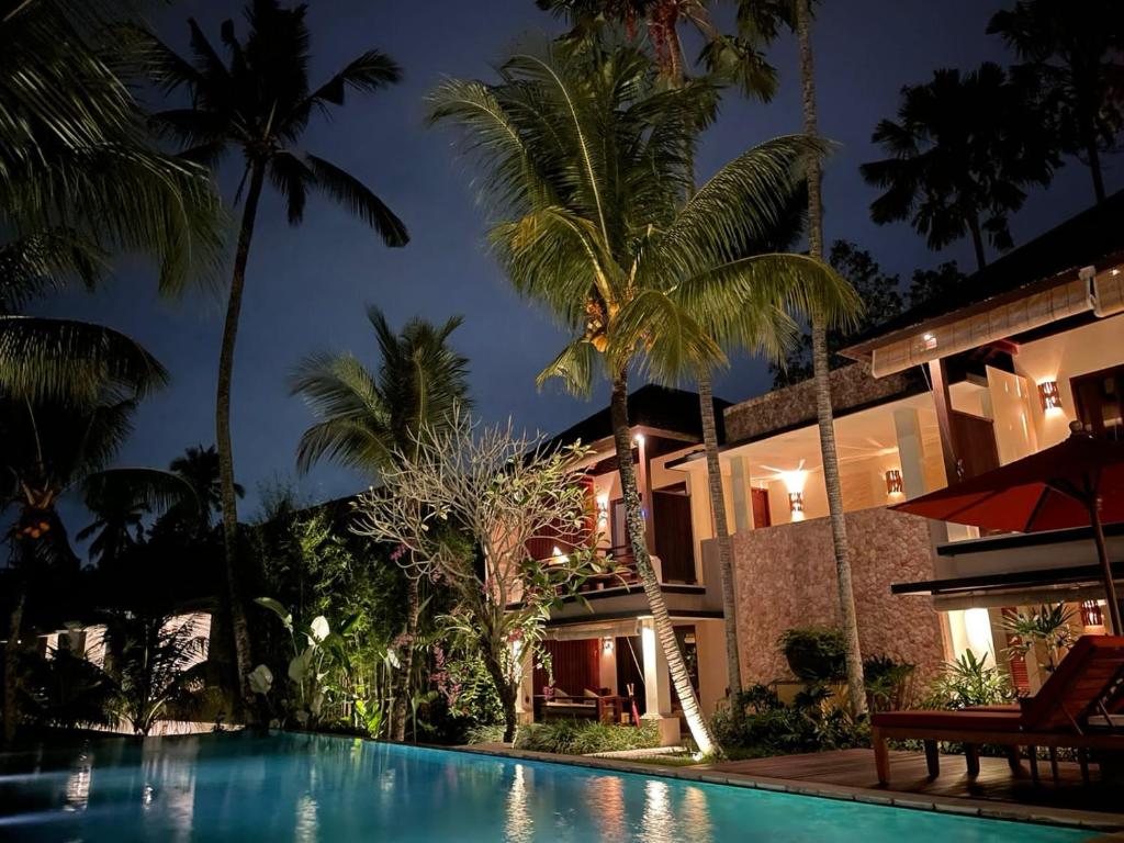 The swimming pool at or close to Villa Sabandari