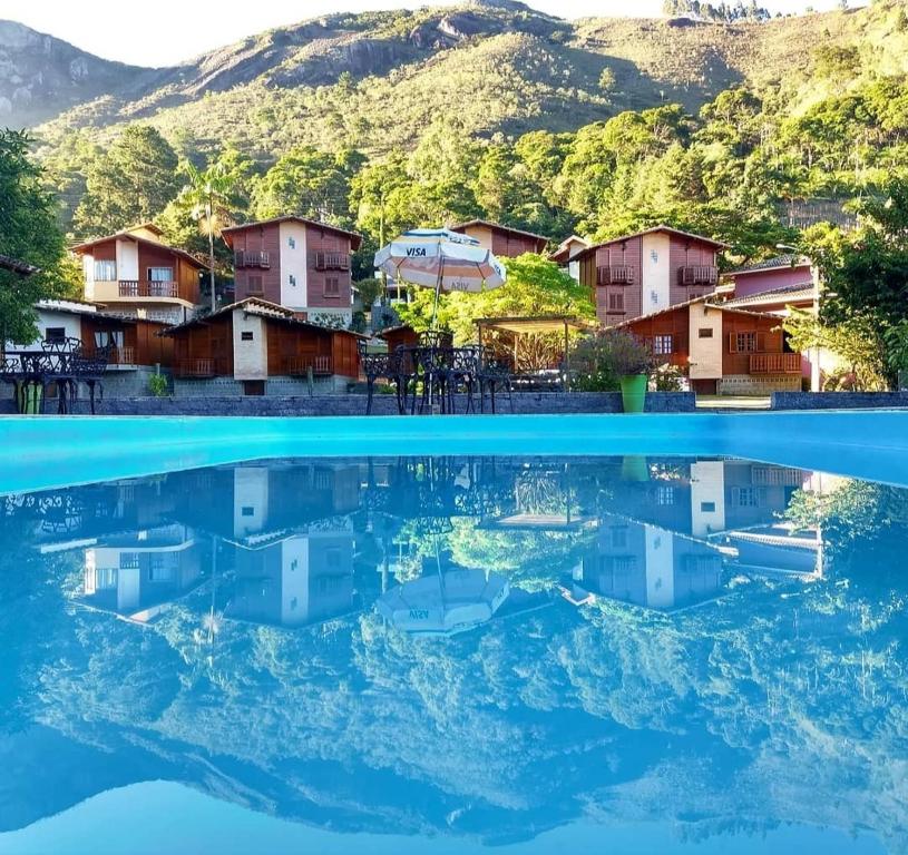 - Vistas al agua frente a las casas en Pousada Aracê en Pedra Azul