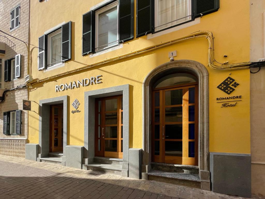 The facade or entrance of ROMANDRE