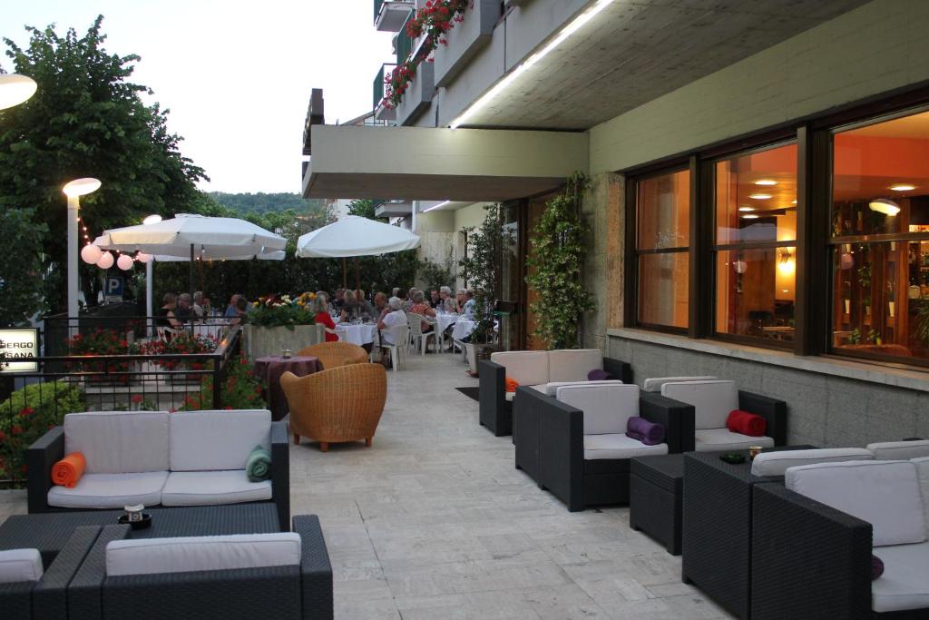 a restaurant with couches and tables and people sitting at tables at Albergo Rossana in Chianciano Terme