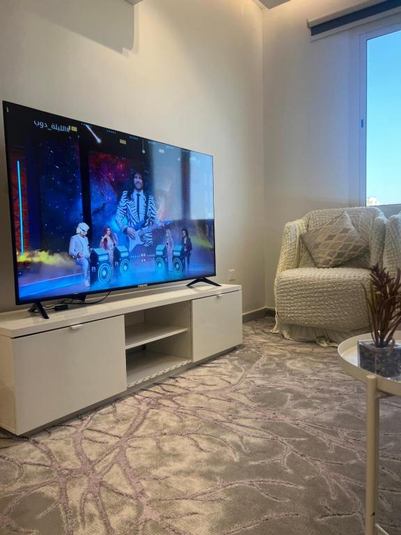 a living room with a large flat screen tv at اطلالة الريان شقة خاصة in Jeddah