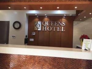 Palkinto, sertifikaatti, kyltti tai muu asiakirja, joka on esillä majoituspaikassa The Queens Hotel
