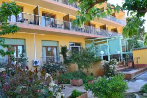 Gallery image of Hotel Cyrnea in Calvi