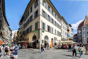 a group of people walking around a street in a city at Guesthouse Bel Duomo in Florence