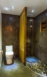 Focus Rooms tesisinde bir banyo