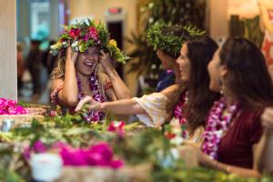 Majutusasutuse Queen Kapiolani Hotel külastajad