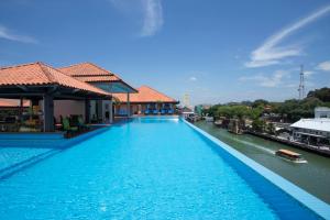 Swimming pool sa o malapit sa Casa del Rio Melaka