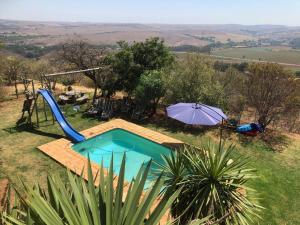 The swimming pool at or close to Mount Nebo Hillside Reserve