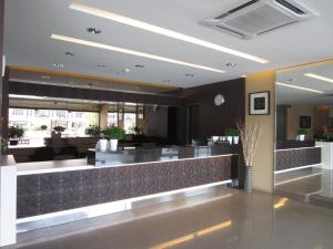 Lobby o reception area sa Radiant Hotel