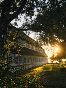 Vrt ispred objekta Hof Norderlück - Das Ostseehotel unter Reet