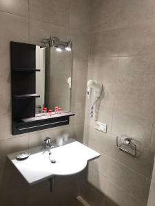 Vannas istaba naktsmītnē Pinar Malaga Rooms