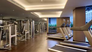 Fitnes centar i/ili fitnes sadržaji u objektu InterContinental Shanghai Hongqiao NECC, an IHG Hotel