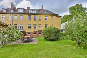 Um jardim no exterior de Ferienwohnung an der Brunnenaue