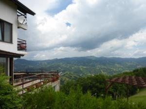 Vista general d'una muntanya o vistes d'una muntanya des de l'hostal o pensió