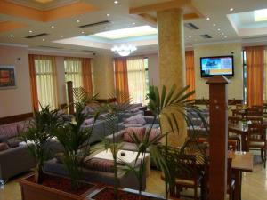 Télévision ou salle de divertissement dans l'établissement Hotel Colombo Elbasan