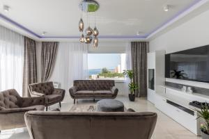 Een TV en/of entertainmentcenter bij Luxurious Villa Meri
