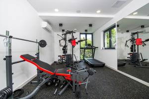 Posilňovňa alebo fitness centrum v ubytovaní Hotel Seventh