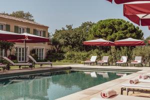 The swimming pool at or close to Hotel Lou Pinet