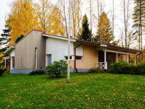 a house with a grass yard in front of it at Koski-Ketola in Kokemäki