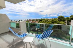 A balcony or terrace at Blaumar Hotel