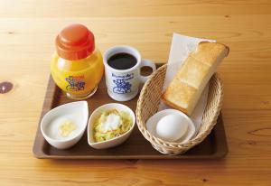 Možnosti snídaně pro hosty v ubytování Daiwa Roynet Hotel Yokohama Kannai
