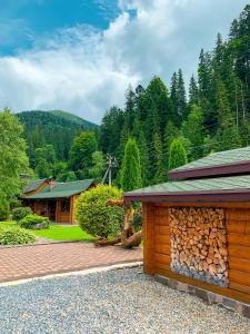 Pemandangan gunung umum atau pemandangan gunung yang diambil dari hotel