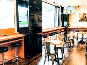 Um restaurante ou outro lugar para comer em HOTEL LiVEMAX Nishinomiya