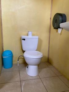 A bathroom at Cabinas Popular