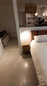 A bed or beds in a room at Ombu Loft Olivos, Vista al Rio