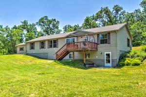 Gallery image of Sunny Wisconsin Dells Apartment with Deck and Fire Pit in Wisconsin Dells