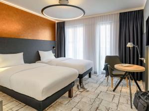 Giường trong phòng chung tại ibis Styles Bamberg