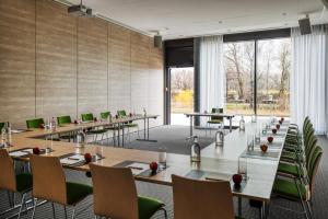 The business area and/or conference room at IntercityHotel Geneva