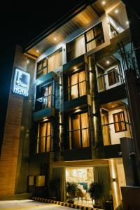 a building with a sign that reads inn at El Bien Hotel Tagaytay in Tagaytay