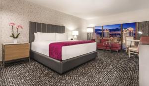 Giường trong phòng chung tại Flamingo Las Vegas Hotel & Casino