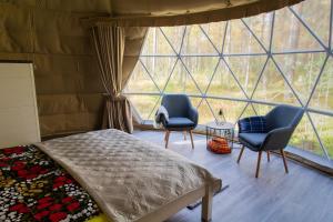 Ένα ή περισσότερα κρεβάτια σε δωμάτιο στο Igloo Glamping LakeLand Camp