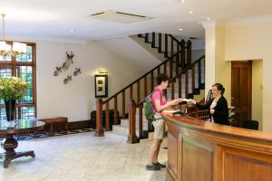 Clientes alojados en Queens Hotel by BON Hotels