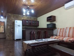 a living room with a couch and a refrigerator at Salto dos hermanas in Puerto Iguazú