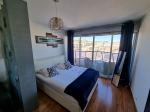 Säng eller sängar i ett rum på Appartement T1 Marseille Prado Chanot Plage