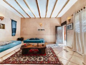 a room with a bed and a table in it at LE BLED DE GRE in Marrakesh