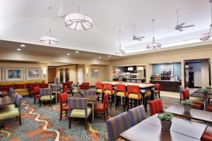 Prostor za sedenje u objektu Homewood Suites by Hilton Orlando Airport